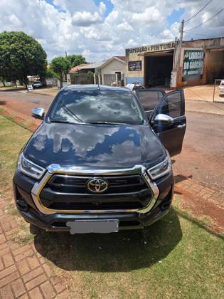TOYOTA HILUX 2.8 D-4D TURBO DIESEL CD SR 4X4 AUTOMÁTICO